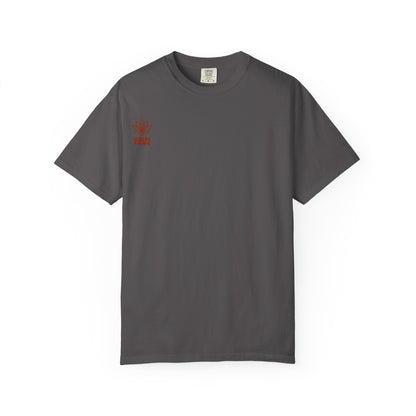 Vibrant Giraffe Graphic Tee, Unisex T-shirt, Gift for Animal Lovers, Casual Wear, Nature-Themed Apparel, Unique Graphic Shirt
