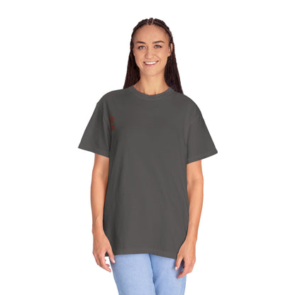 Vibrant Giraffe Graphic Tee, Unisex T-shirt, Gift for Animal Lovers, Casual Wear, Nature-Themed Apparel, Unique Graphic Shirt