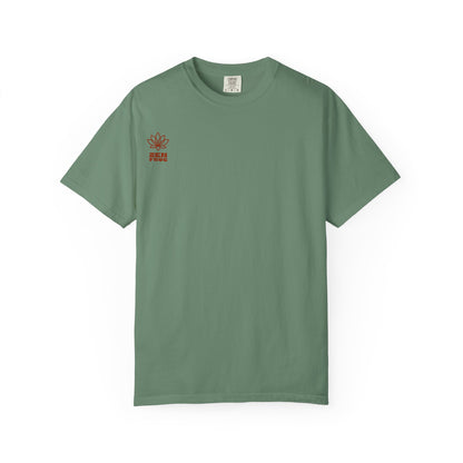 Vibrant Giraffe Graphic Tee, Unisex T-shirt, Gift for Animal Lovers, Casual Wear, Nature-Themed Apparel, Unique Graphic Shirt