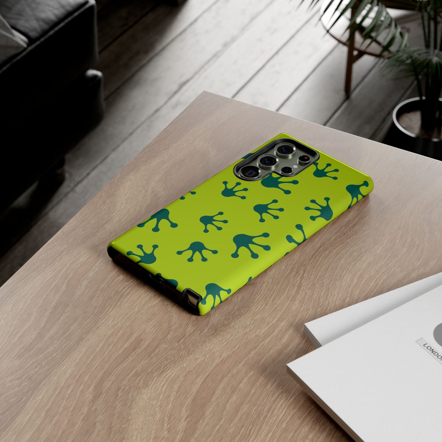 Frog Pattern Phone Case, Fun and Colorful Phone Cover, Durable Phone Protection, Gifts for Nature Lovers, Unique Accessory