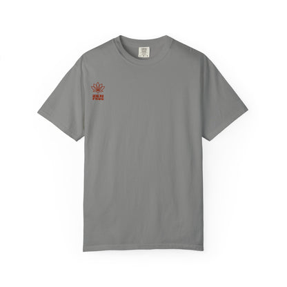 Vibrant Giraffe Graphic Tee, Unisex T-shirt, Gift for Animal Lovers, Casual Wear, Nature-Themed Apparel, Unique Graphic Shirt