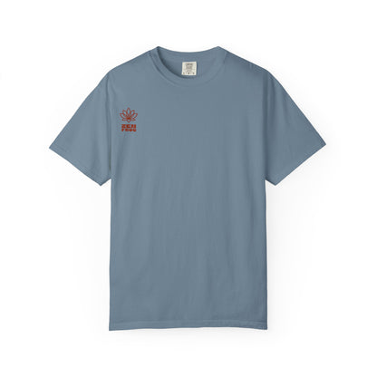 Vibrant Giraffe Graphic Tee, Unisex T-shirt, Gift for Animal Lovers, Casual Wear, Nature-Themed Apparel, Unique Graphic Shirt