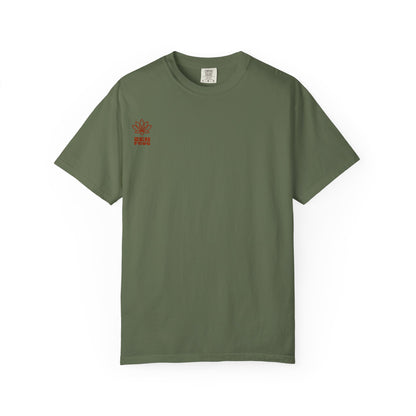 Vibrant Giraffe Graphic Tee, Unisex T-shirt, Gift for Animal Lovers, Casual Wear, Nature-Themed Apparel, Unique Graphic Shirt